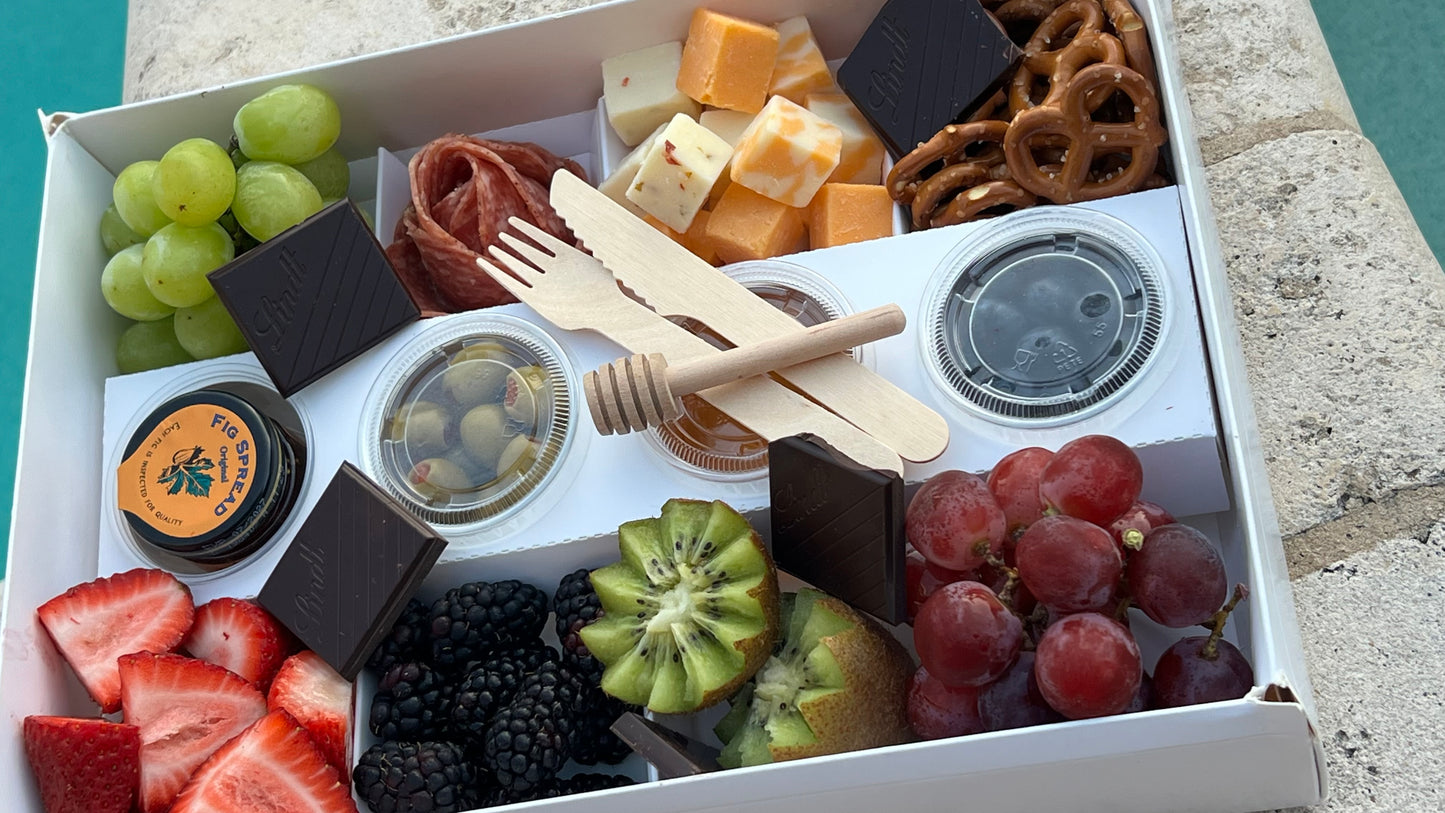 CHARCUTERIE SNACK BOX