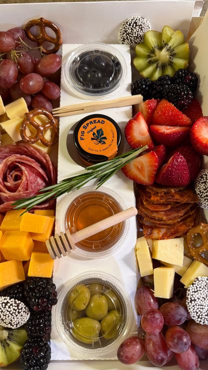 CHARCUTERIE SNACK BOX