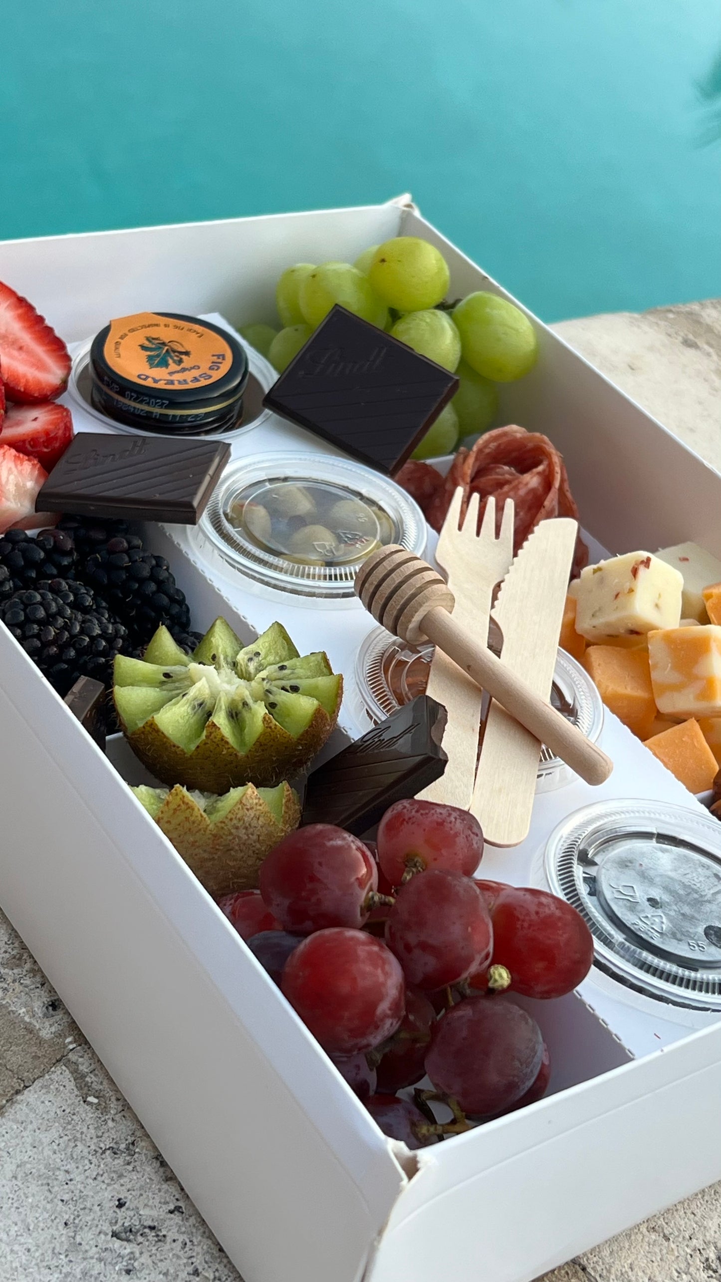CHARCUTERIE SNACK BOX