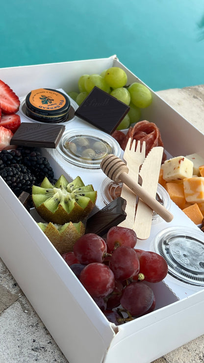 CHARCUTERIE SNACK BOX